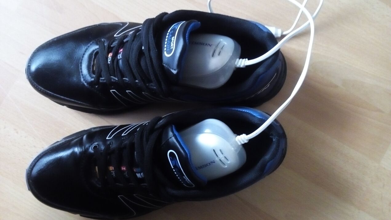 Gerät zur Desinfektion von Schuhen gegen Pilze